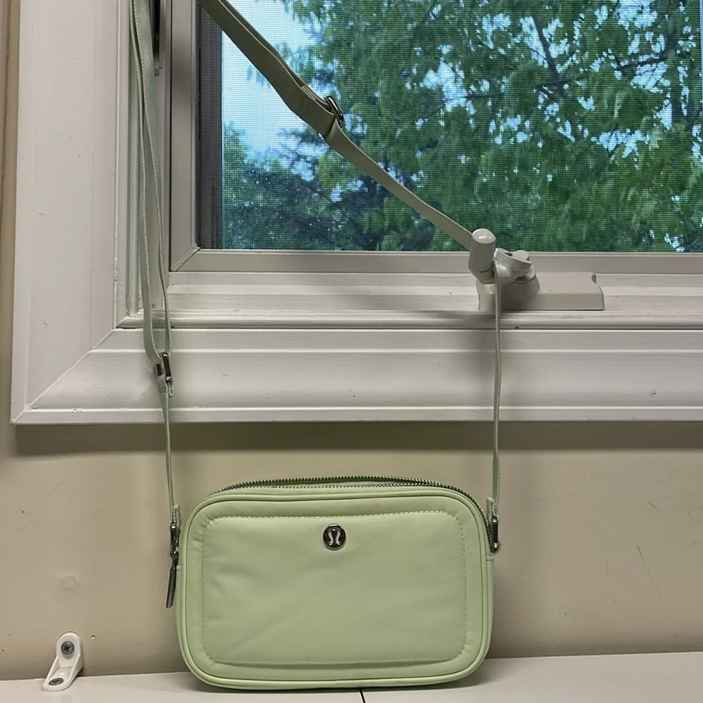 Lululemon Crossbody Camera Bag 2L